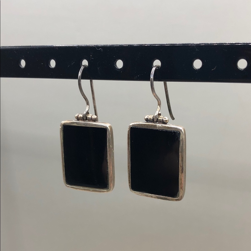 Vintage artisan black gemstone inlay square geometric sterling silver earrings.